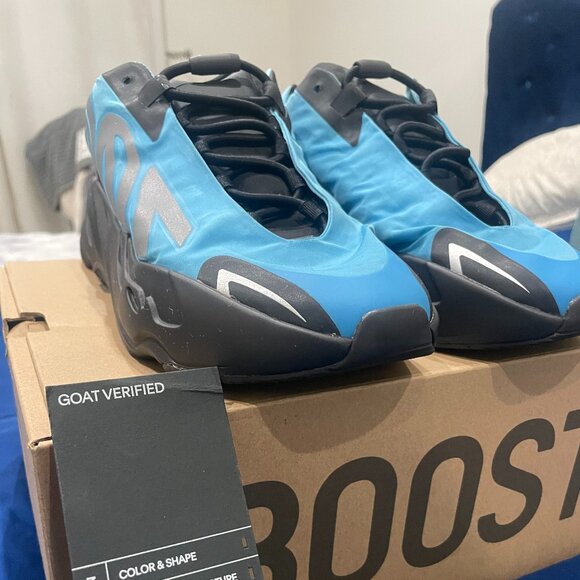 NEW!! Adidas Yeezy Boost 700 MNVN "Blue Tint" - Authentic (Worn once) - Picture 7 of 7